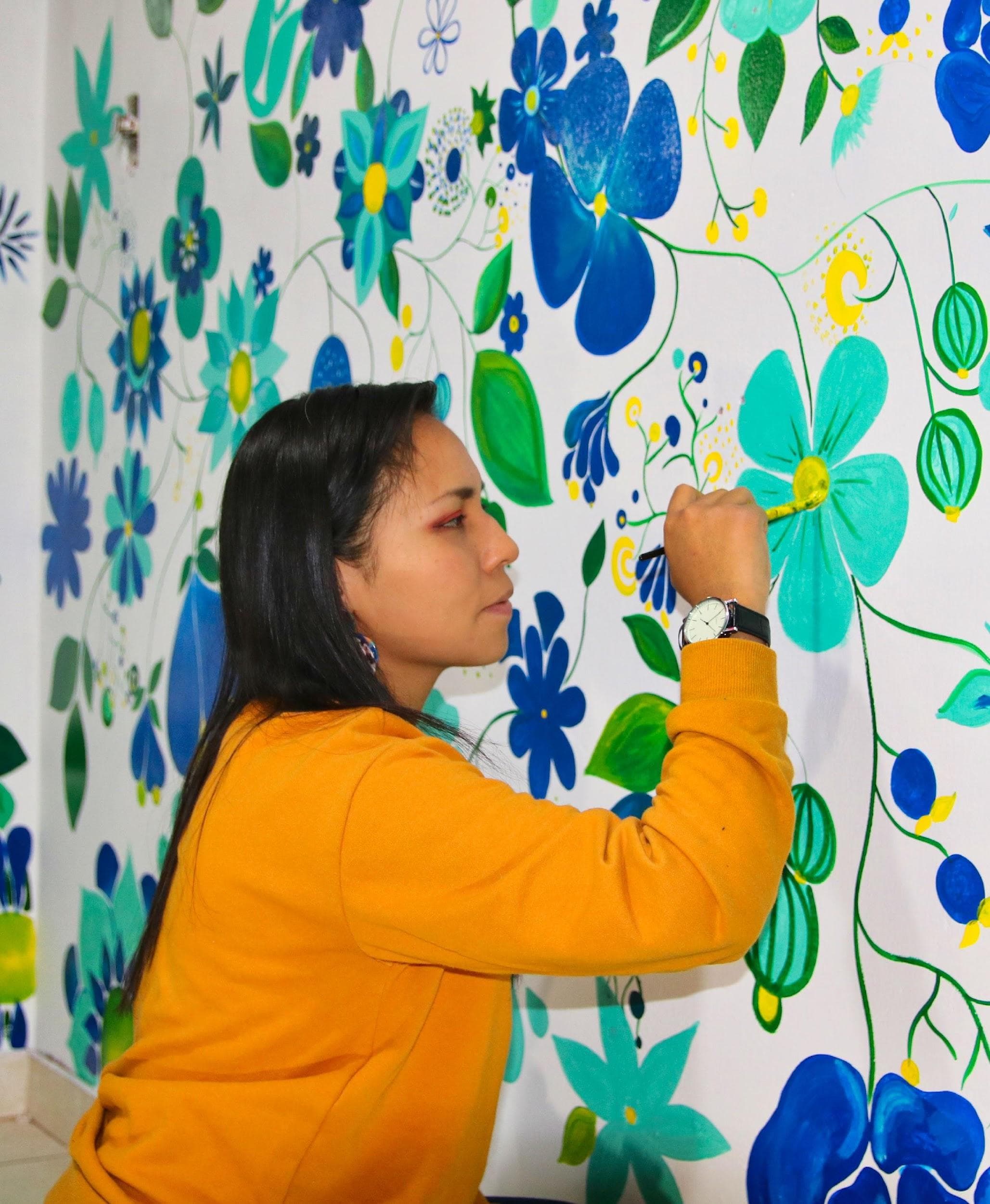 Proceso mural floral en interior — Ketty Mercado